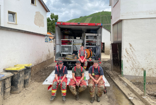 Feilnbacher Gerätewagen mit dem Katastrophenzug beim Hochwasser in Dernau RLP